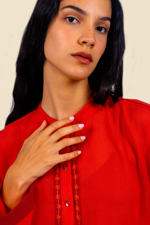 Shirt in voile with button down and round neckline